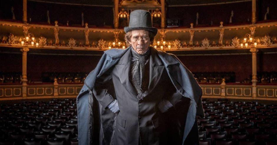 Esta adaptación teatral de Paul Stebbings, basada en la obra del novelista inglés Charles Dickens, fue traducida al español por María Bonilla y en esta ocasión es dirigida por Cristina Bruno.  Cortesía Teatro Espressivo/La República