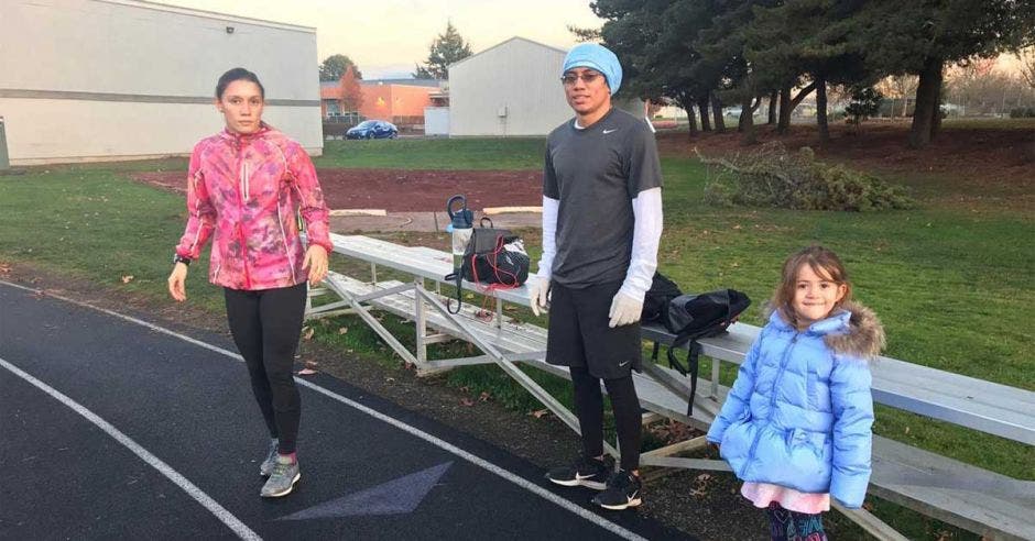 andrea vargas y hermano e hija en pista