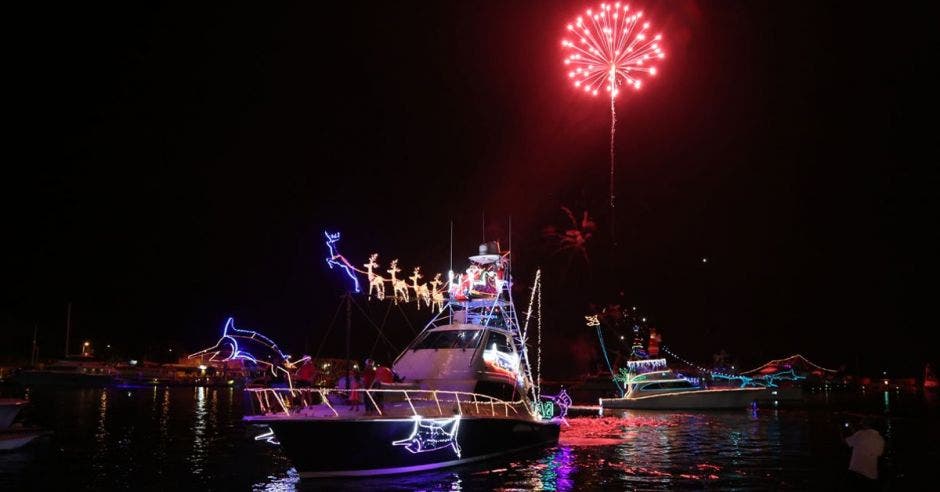 desfile barcos iluminados