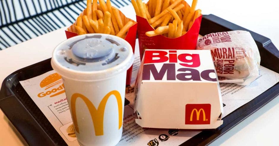 Combo de McDonald's con un Big Mac, coca cola  papas fritas