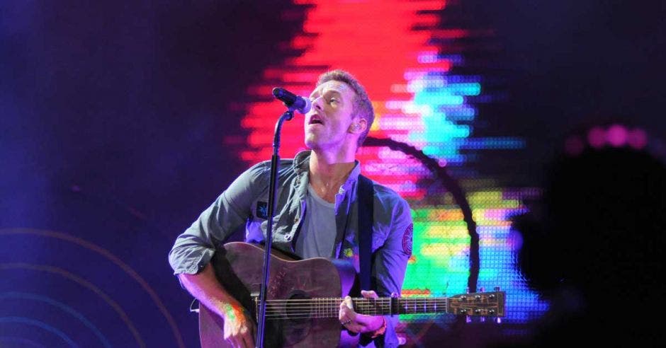 El cantante principal de Coldplay, Chris Martin, actuando en el Rock in Rio celebrado en el Parque Olímpico Cidade do Rock en Barra da Tijuca.