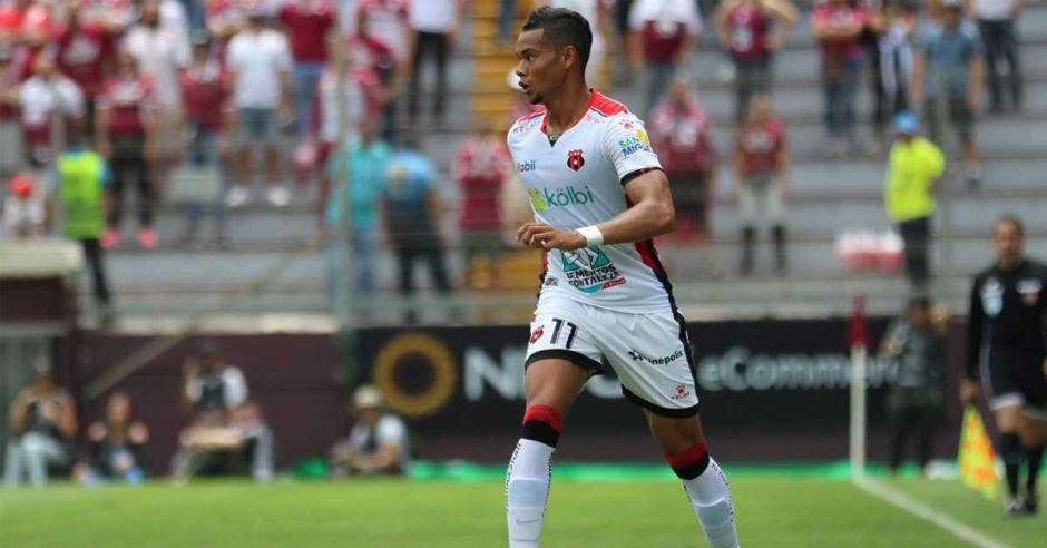 ARIEL LÁSSITER EN EL ESTADIO SAPRISSA