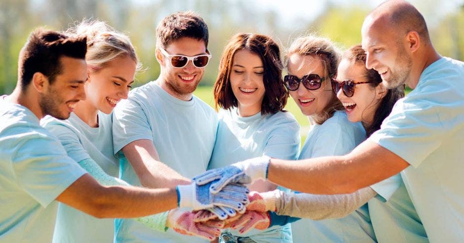 Desde limpieza de ríos, hasta siembra de árboles, las alternativas de voluntariado son infinitas. Shutterstock/La República