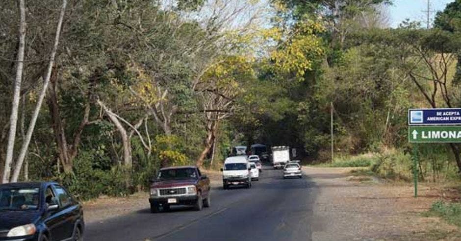 Cuando se completen las obras entre Barranca y Limonal, se podrá circular a 80 kilómetros por hora desde el cantón puntarenense hasta Liberia. Archivo/La República