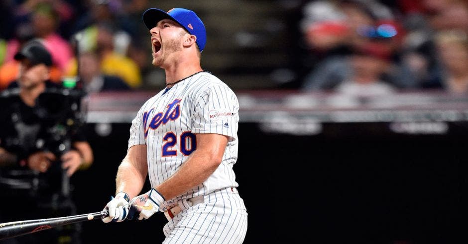 pete alonso de los mets con bate