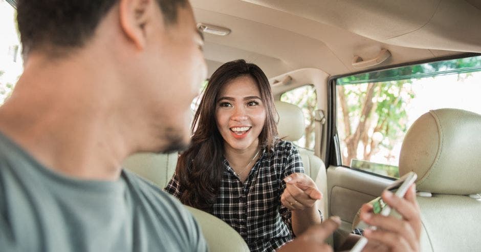 Sin importar que hoy es un día festivo, el soporte técnico de UBER estará disponible las 24 horas de la Navidad. Archivo/La República.