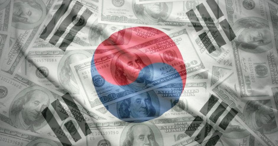 bandera de Corea con dólares de fondo