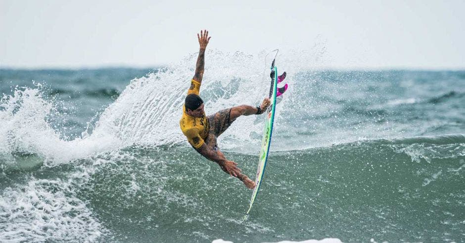 gabriel medina surfista