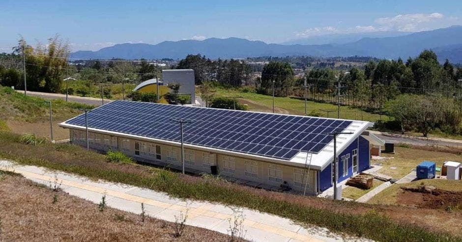 Un laboratorio alimentado con paneles solares