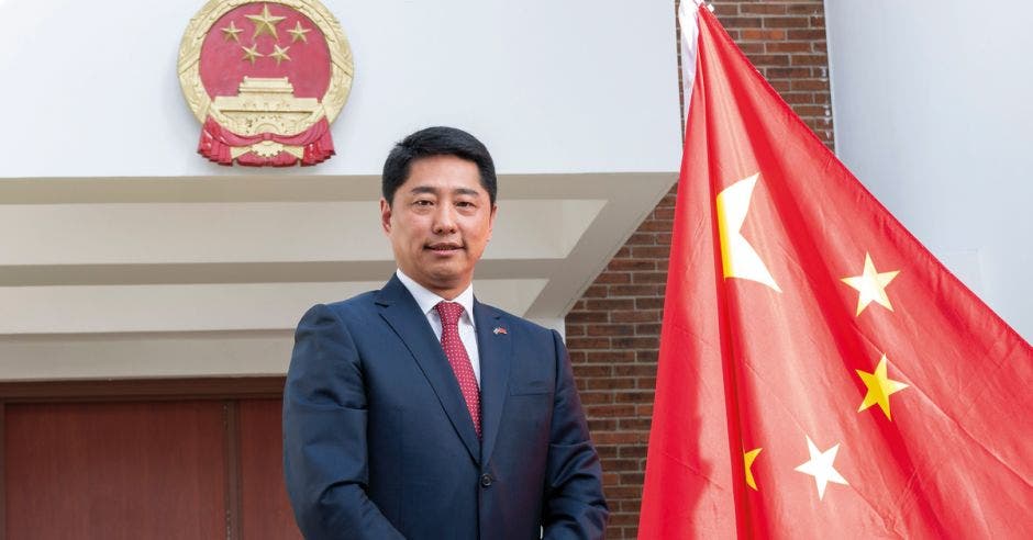 El Sr. Embajador Tang Heng de la República Popular China