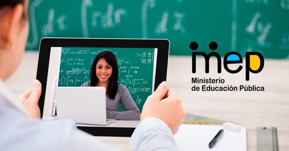 Una tablet  y el logo del MEP