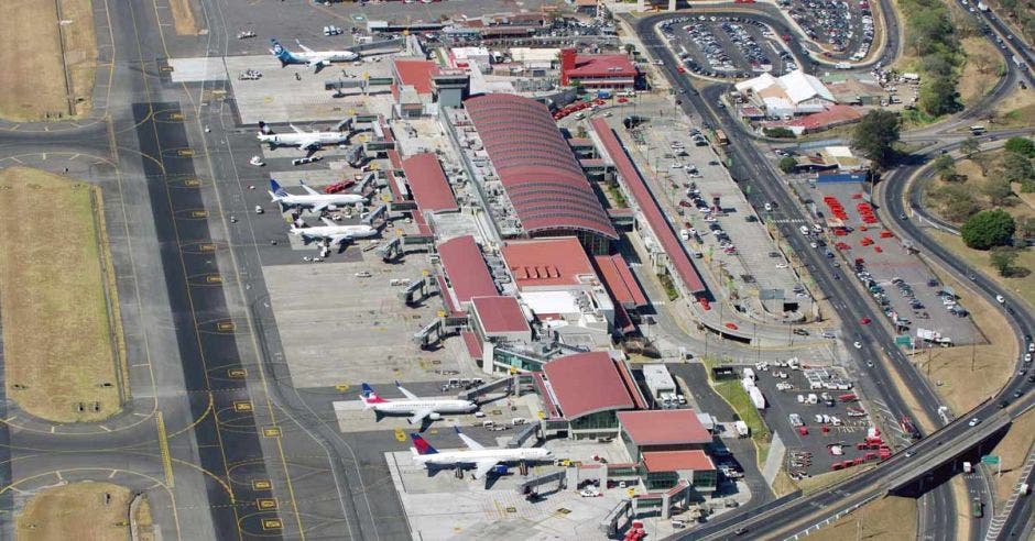 Pista de aterrizaje del Aeropuerto Juan Santamaría