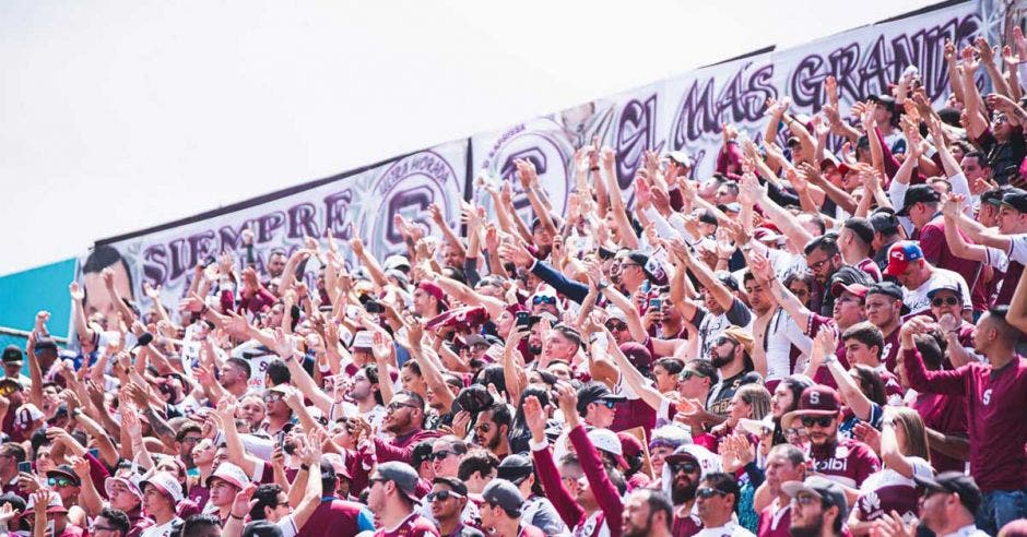 aficionados de la ultra de saprissa