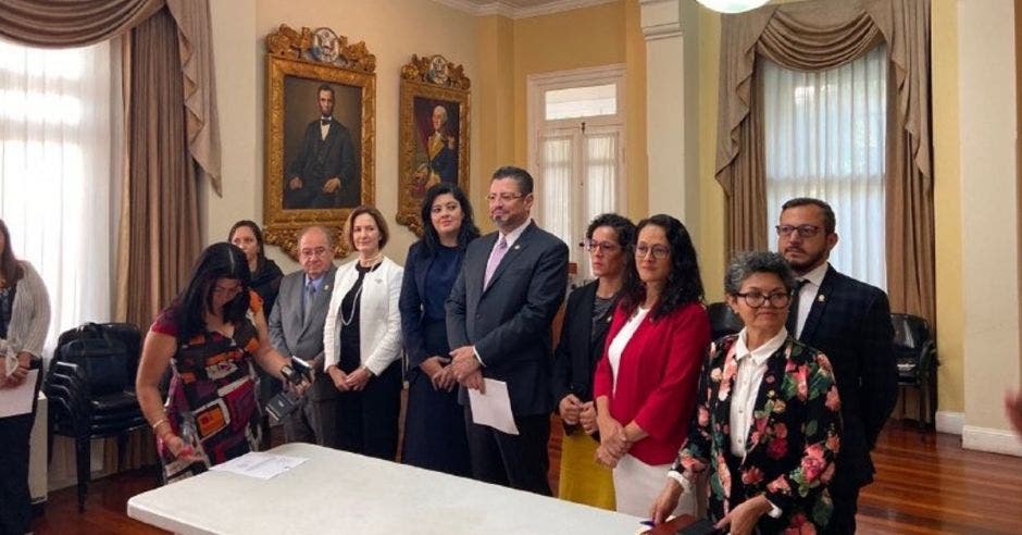 Rodrigo Chaves, ministro de hacienda, presentó un proyecto de ley. Cortesía/La República.