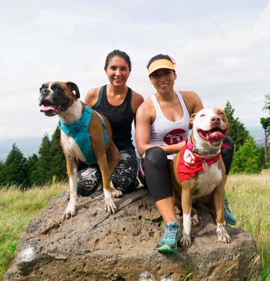 mujeres con perros