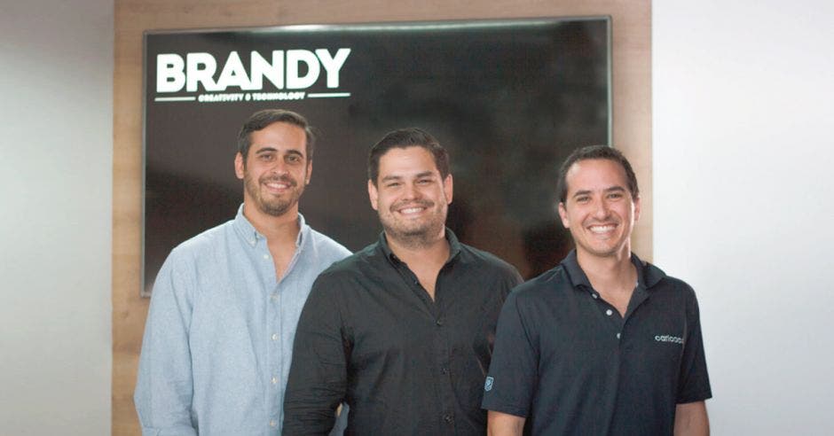 Andrés Masís, socio fundador de la firma Dint, Juan Ignacio Jiménez, CEO y fundador de Brandy, y Amadeo Quirós, socio fundador de Dint, unieron fuerzas para crear Brandy Creativity & Technology. Cortesía/La República