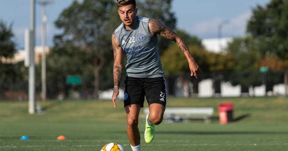 Ronald Matarrita regresa a La Catedral con otro uniforme.