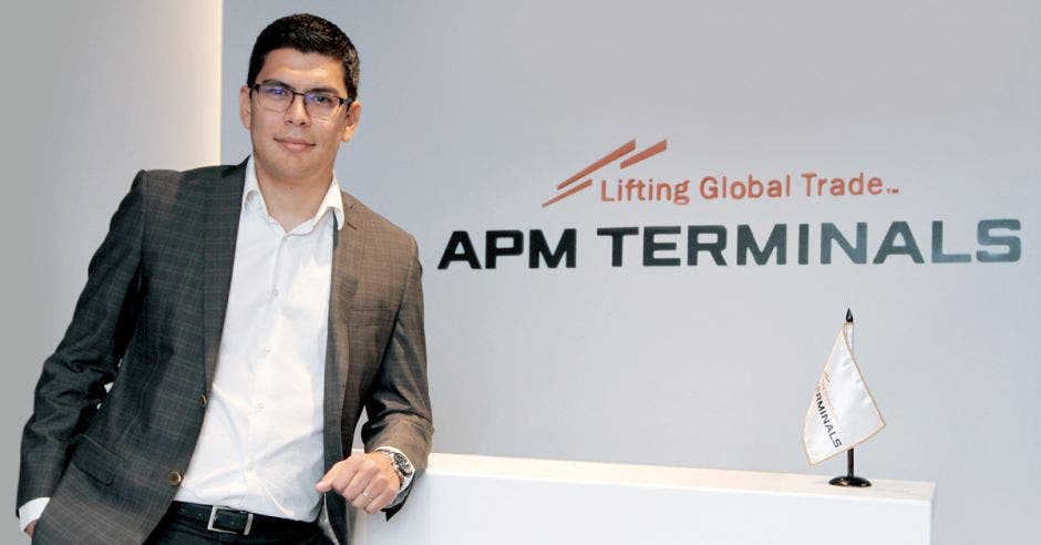 Carlos Fuentes, director Comercial de APM Terminals, comentó que lo que viene es optimizar la TCM, pues consiste en una infraestructura moderna que aún registra una alta capacidad para atender contenedores en los patios. Esteban Monge / La República