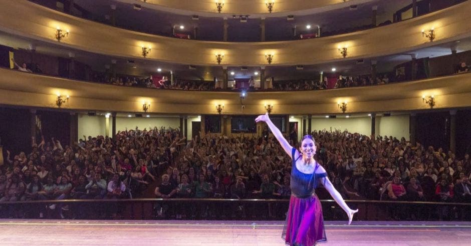 Bailarina en teatro