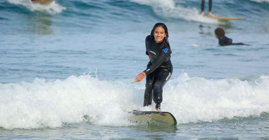 mujer surf