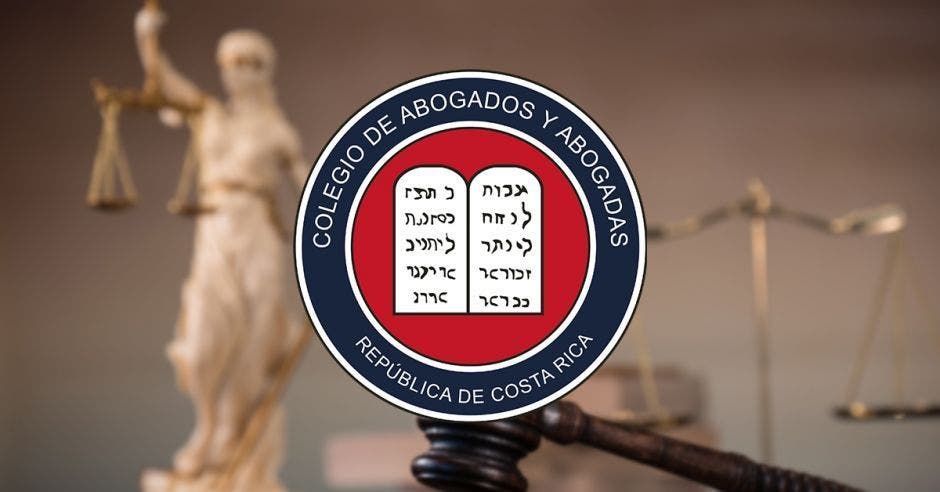 logo del  colegio de abogados y abogadas con imagenes de  justicia de fondo