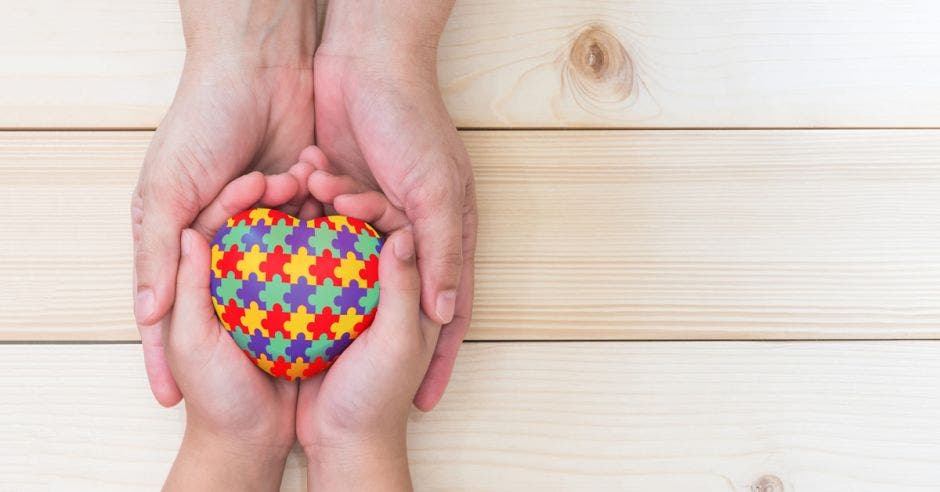 Se trata de un programa dirigido a quienes tienen a su cuidado niños vulnerables, lo cual termina afectando a los cuidadores. Shutterstock/La República.