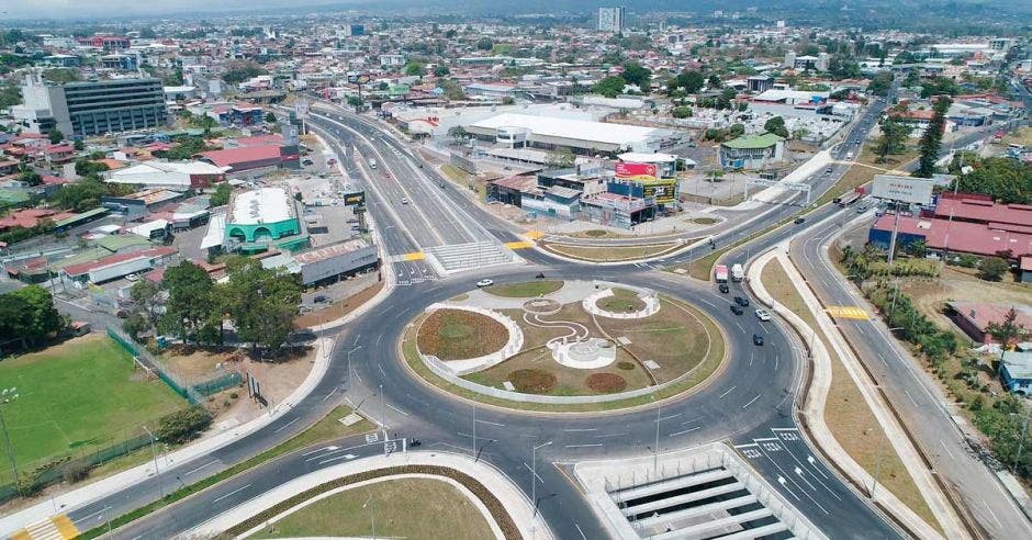 Toma aérea del nuevo paso a desnivel en la rotonda de las Garantías Sociales