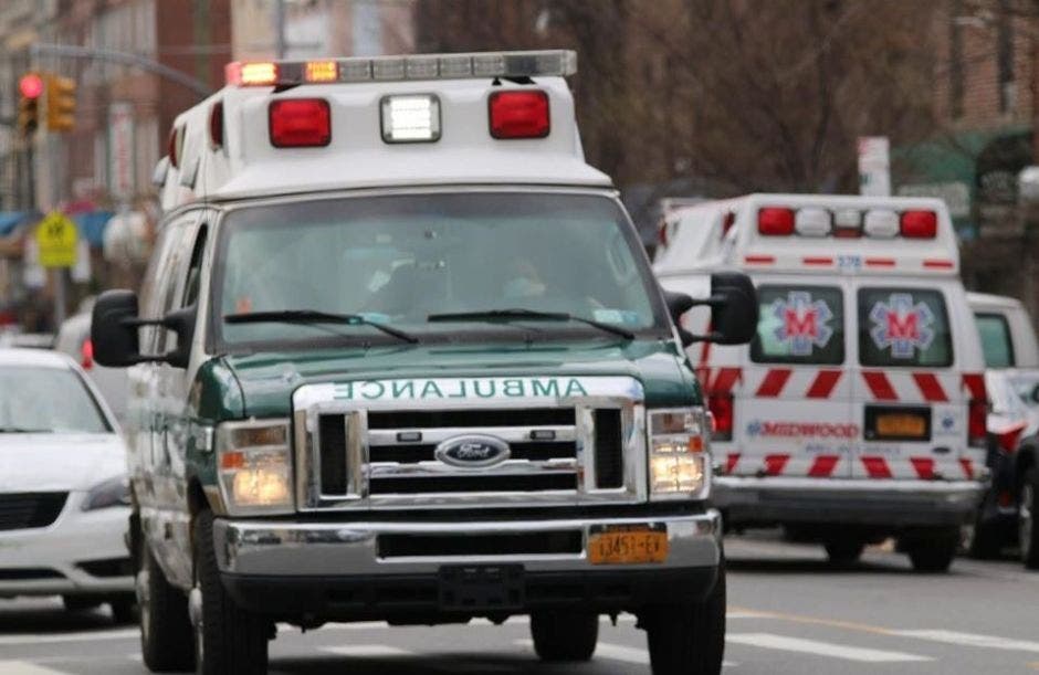 Dos ambulancias en las carreteras de Nueva York