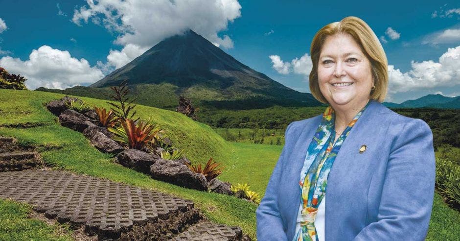 “La reactivación será paulatina y lenta”, según María Amalia Revelo, ministra y presidenta del Instituto Costarricense de Turismo. Archivo-Elaboración propia/La República.