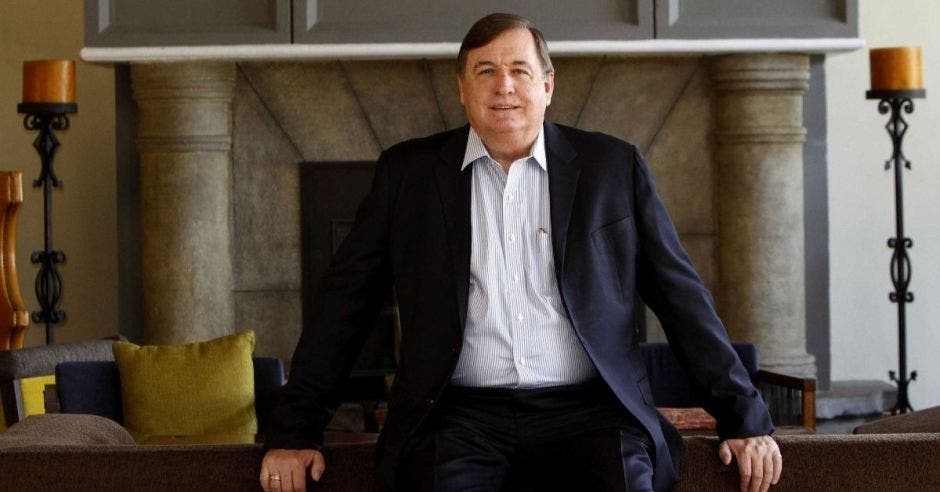 Dennis Whitelaw, presidente del Bureau