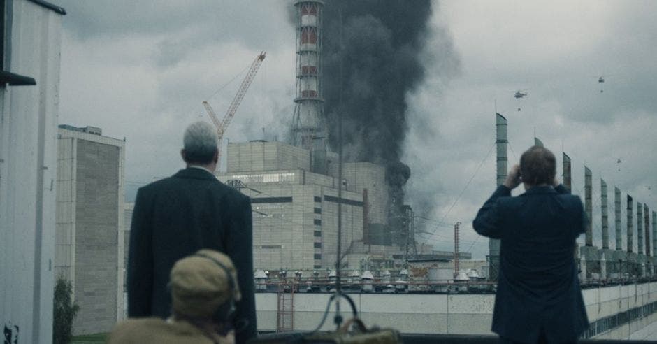 Foto de explosión de planta nuclear