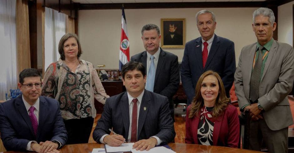 Carlos Alvarado y directores de bancos estatales