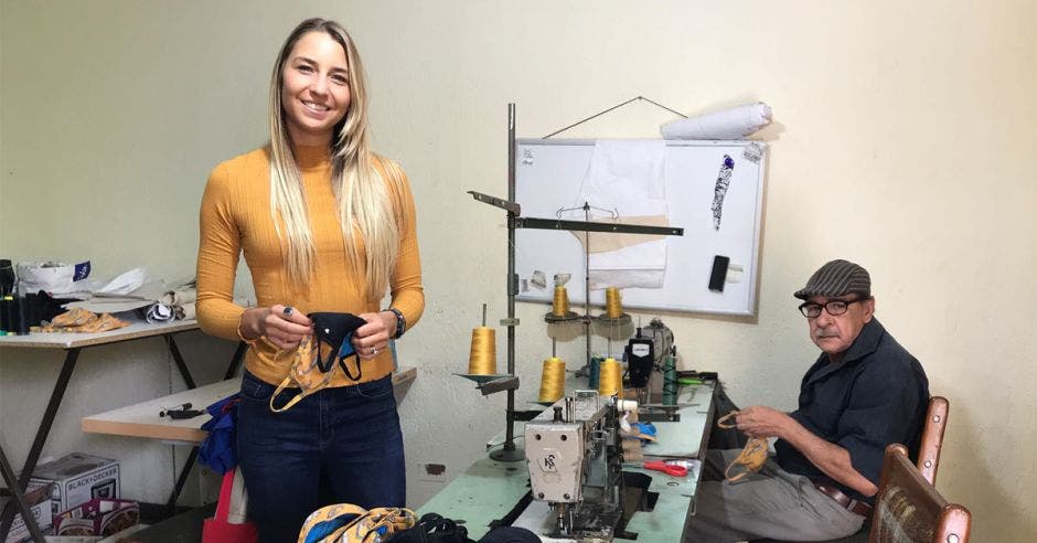 Diseñadora en taller