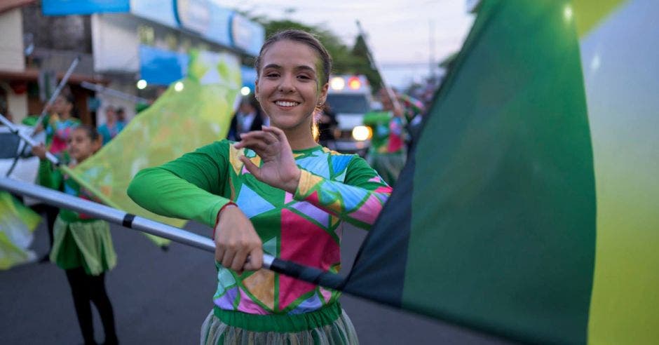 Niña en desfile