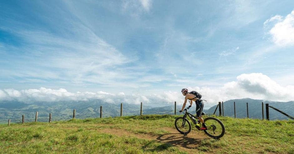 ciclista en Monteverde