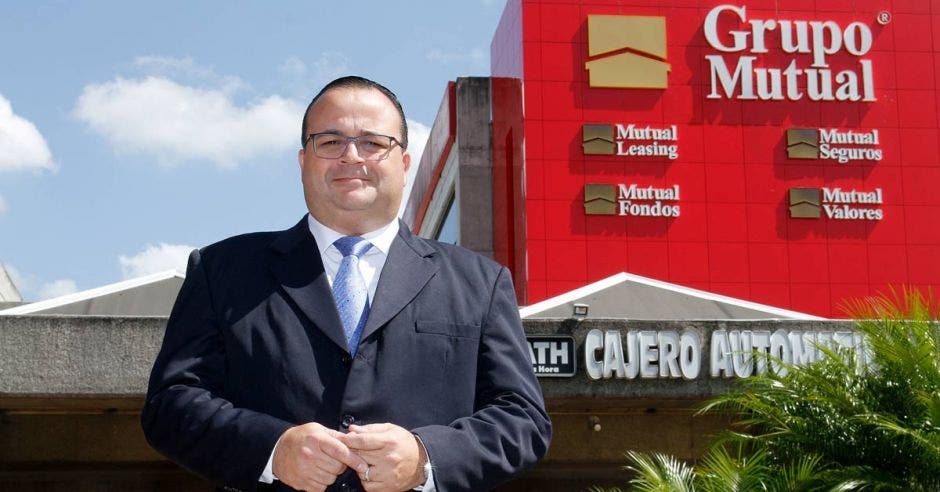 Marco Ulate, ejecutivo de Crédito de Grupo Mutual.