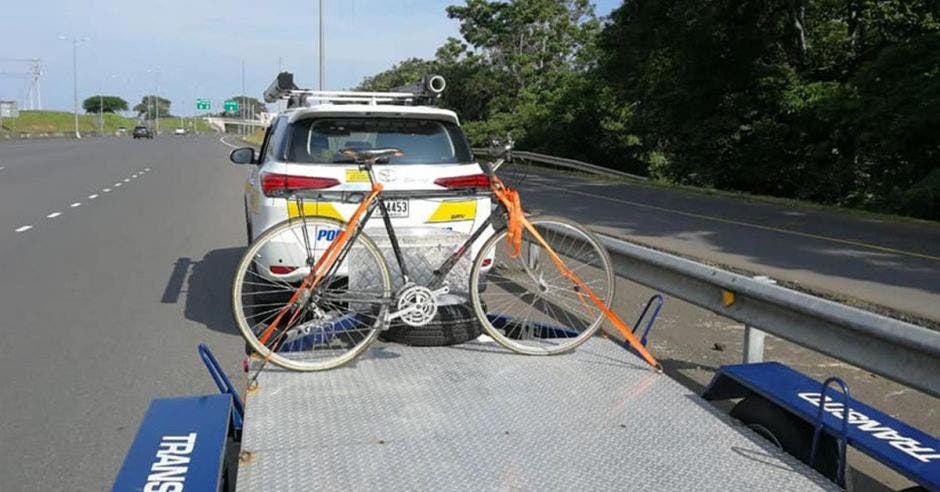 Bicicleta en una plataforma del tránsito tras ser decomisada