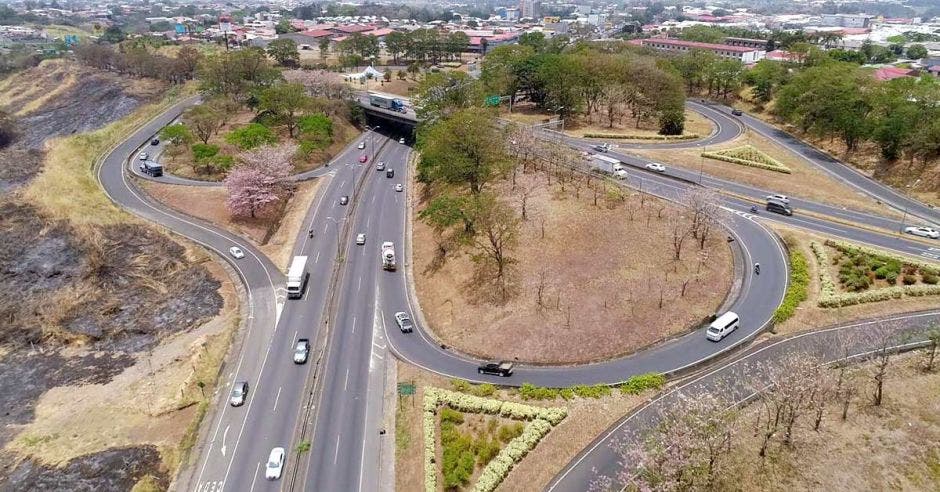 Toma aérea de intersección de la Firestone