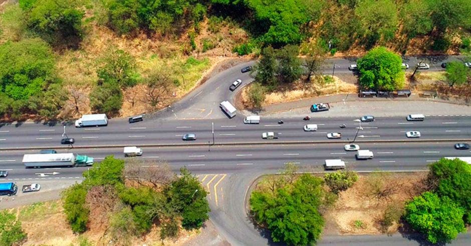 Toma aérea intersección por Barreal de Heredia