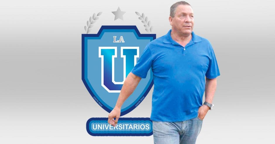 Un señor de edad avanzada que viste jeans y camisa celeste