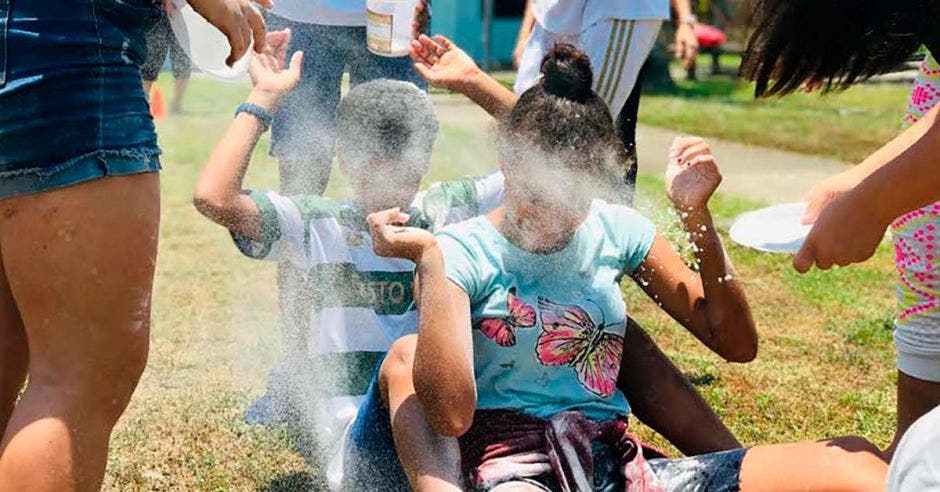 A través de los programas de Aldeas Infantiles SOS, ubicados en Santa Ana, Tres Ríos y Limón, se brinda atención directa y acogimiento en entorno protector a 300 menores de edad que han perdido el cuidado parental o que están en riesgo de que esto suceda. Cortesía/La República.