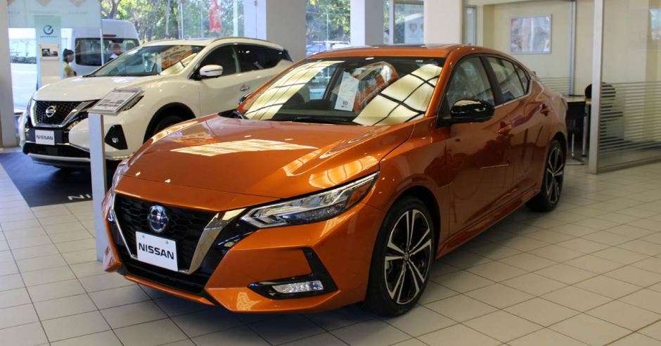 nissan naranja