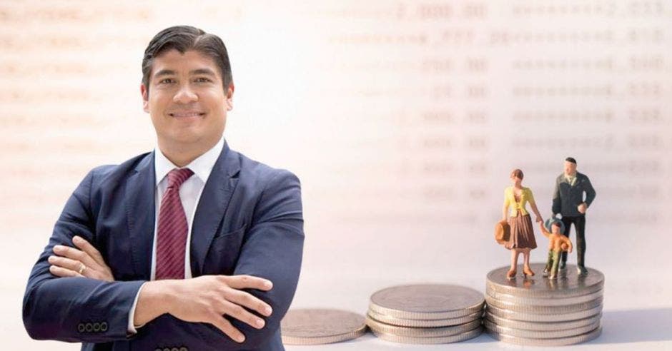 Carlos Alvarado firmó hoy la ley de usura. Archivo/La República.