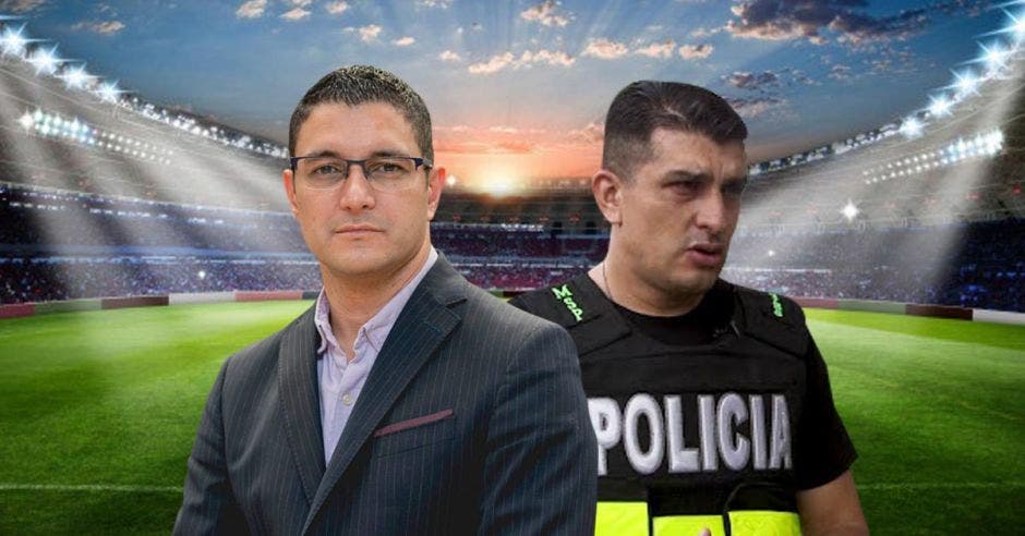 Daniel Salas y Daniel Calderón frente a una cancha de fútbol