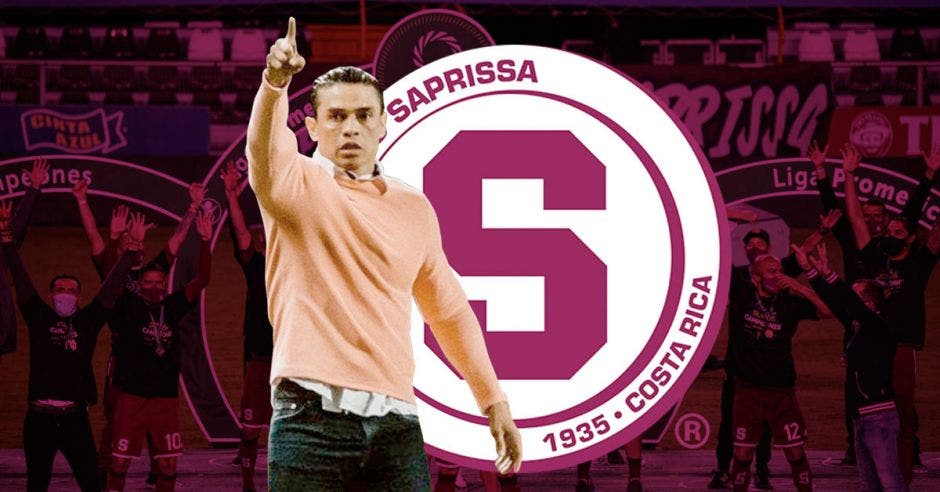 Walter Centeno con el fondo del escudo de Saprissa