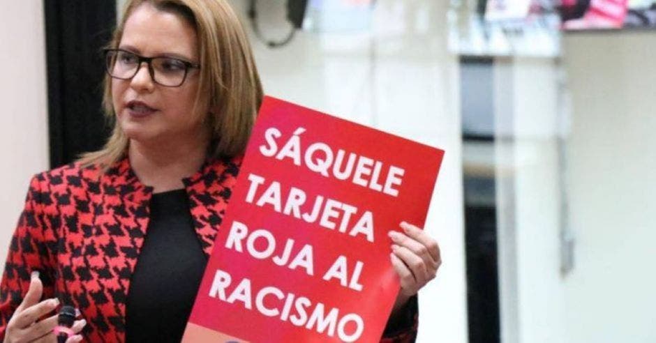 diputada presenta libro contra racismo