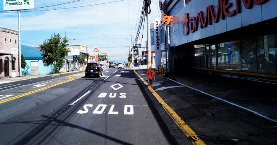 Carril con exclusivo escrito