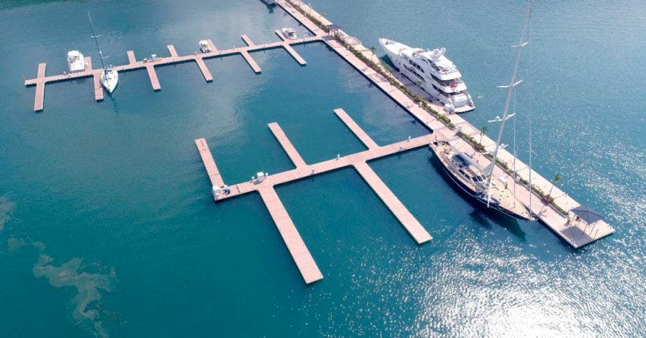 Foto aérea de ma marina de Golfito