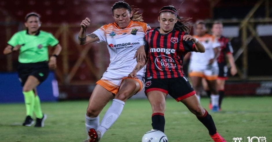 liga femenina jugándose un partido.