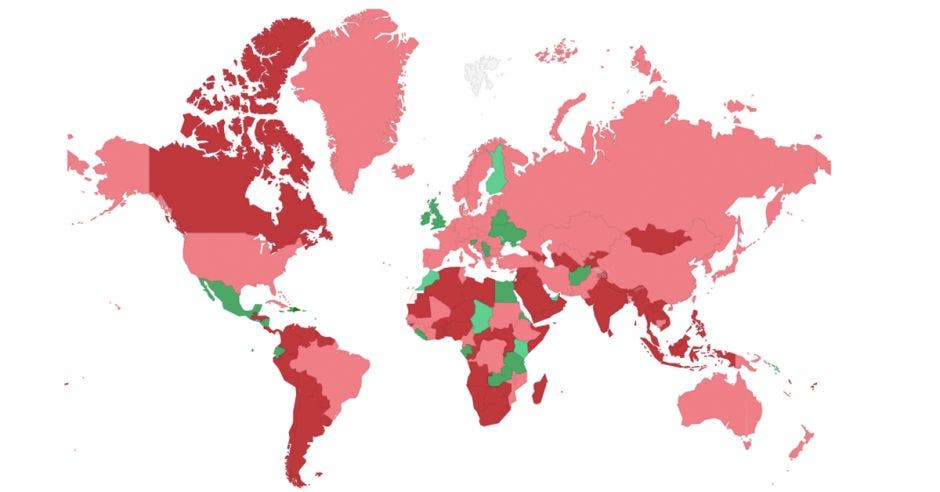 Un mapa mundi rojo con detalles en verde